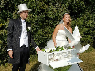 Weiße Tauben für Ihre Hochzeit